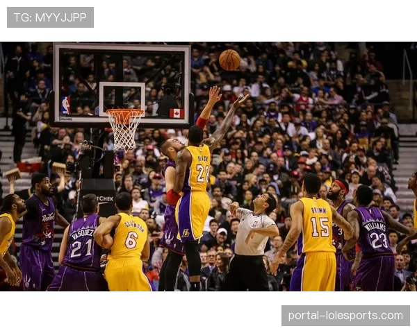 湖人124-104大胜独行侠，詹姆斯28分10篮板12助攻创最年长三双纪录